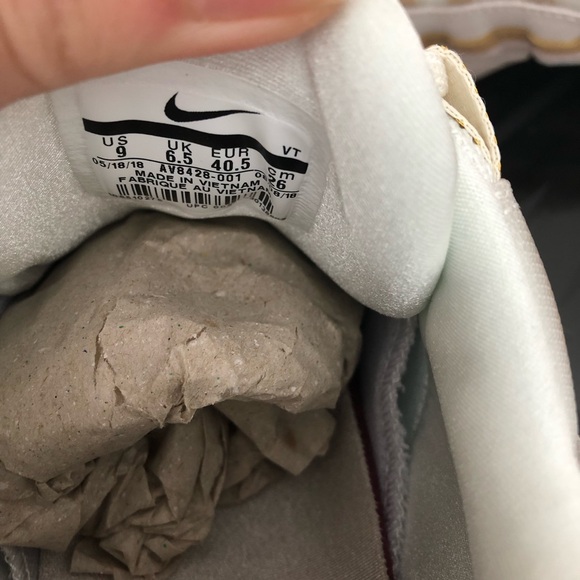 Nike Women’s Airmax 95 size 9 Desert Sand/Metallic Gold